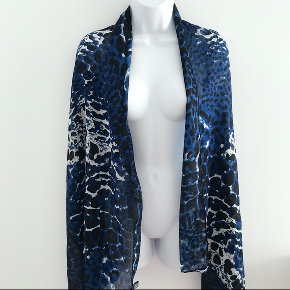 NWOT Blue Grey Animal Print Shawl Spring Scarf Head Wrap - Picture 1 of 15